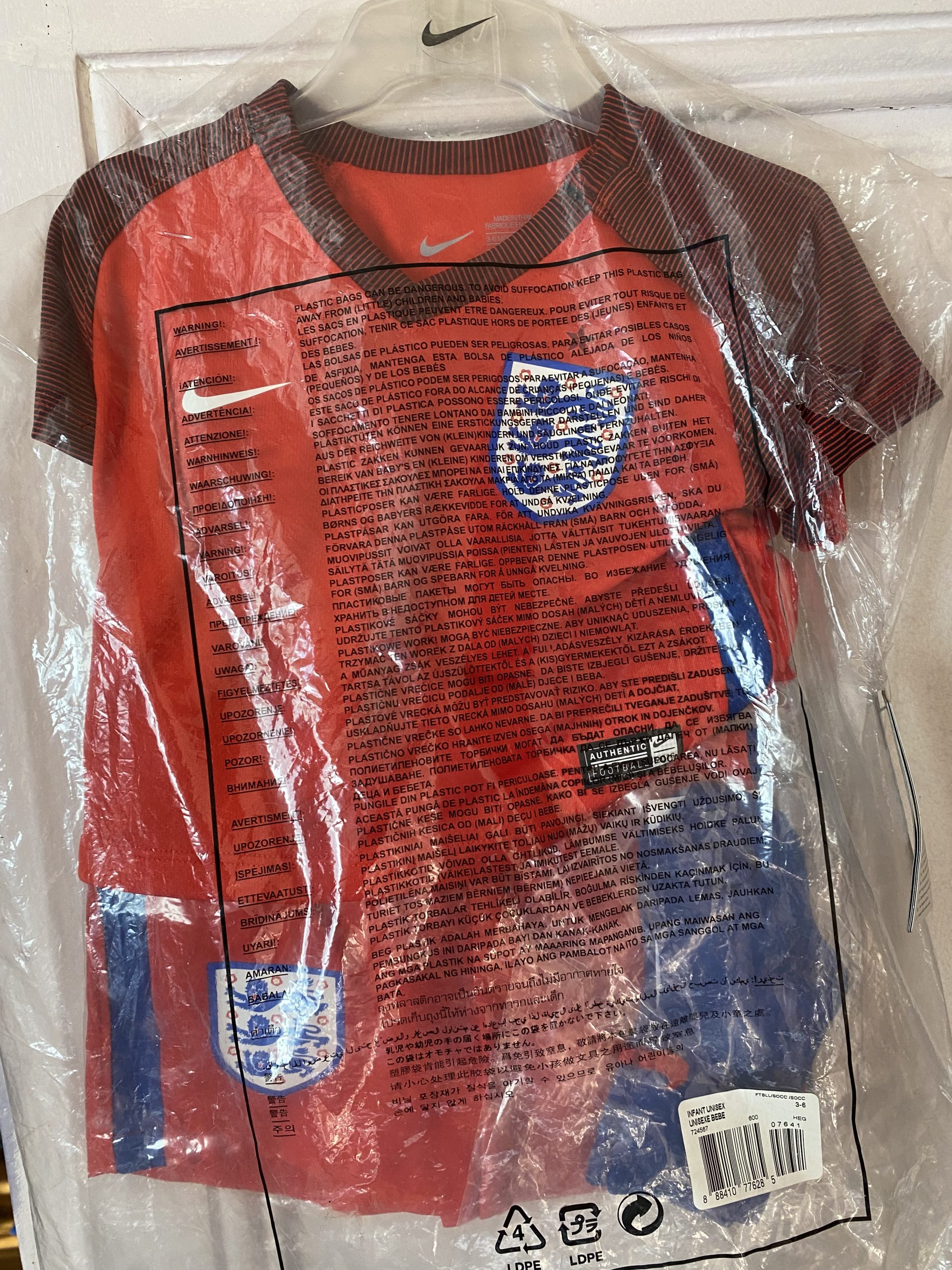Mini-kit Bébé Angleterre ref 724567 600 Nike – Image 2