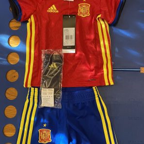 Mini-bébé Espagne réf AA0840 Adidas