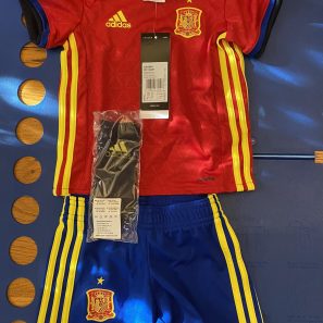 Mini-bébé Espagne réf AA0840 Adidas