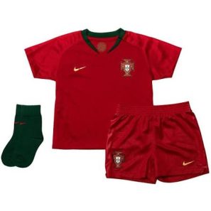 Mini-kit Bébé Portugal Réf 724571 687 Nike Champion Europe 2016