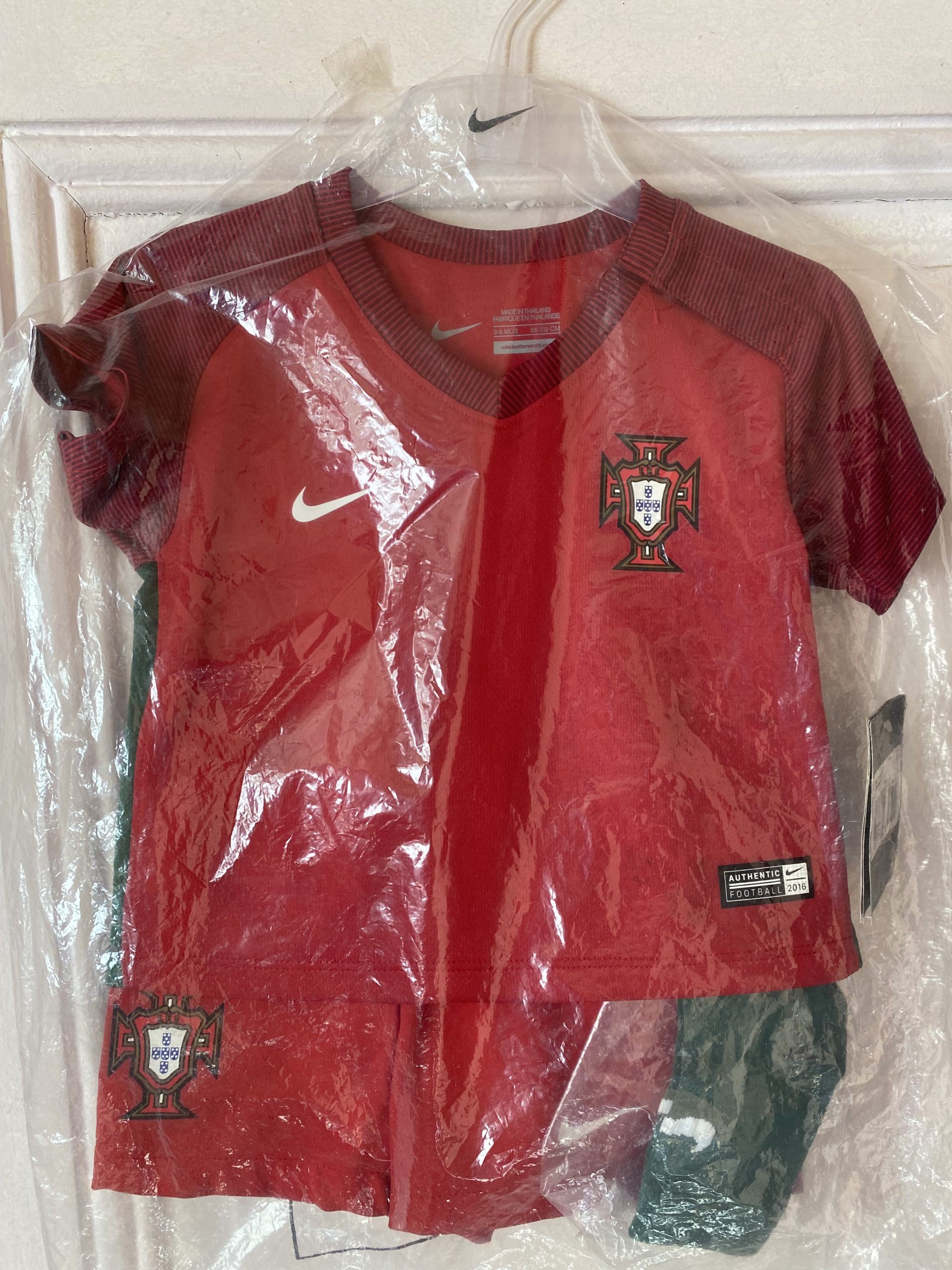 Mini-kit Bébé Portugal Réf 724571 687 Nike Champion Europe 2016 – Image 2