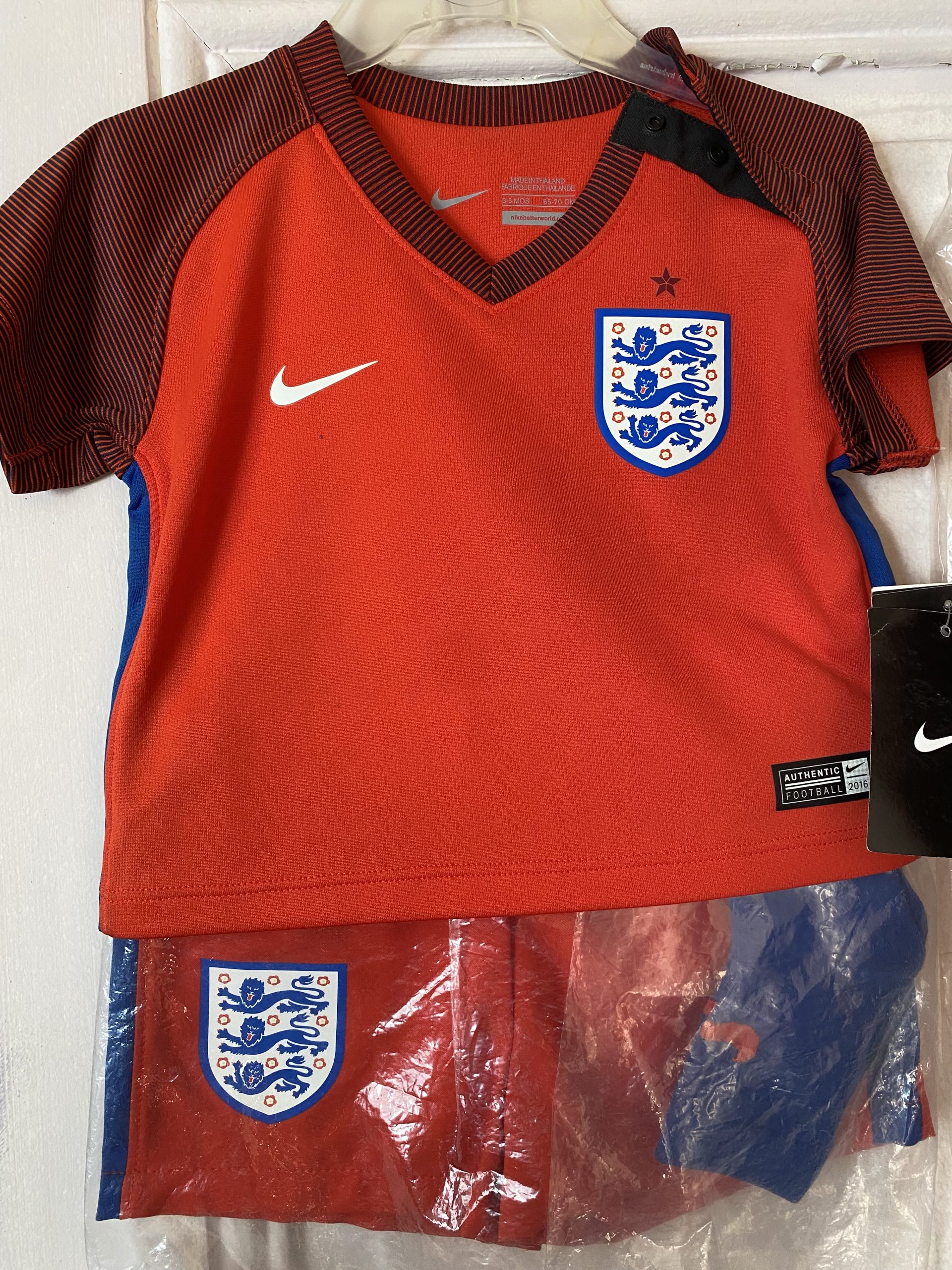 Mini-kit Bébé Angleterre ref 724567 600 Nike
