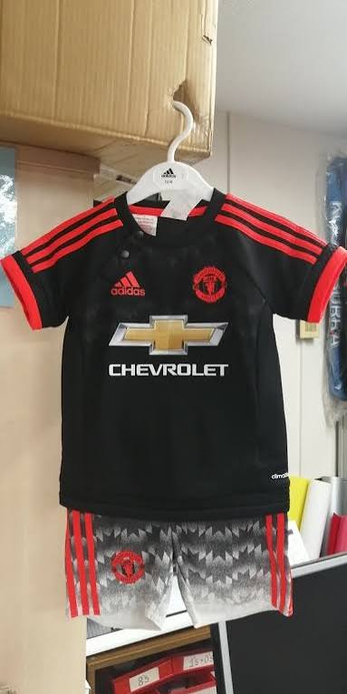 Mini-kit Bébé Manchester United ref AC 1469 noir orange Adidas – Image 4